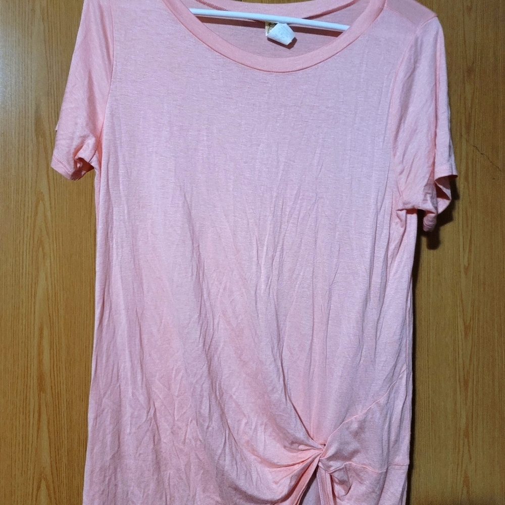 Twist front to shirt